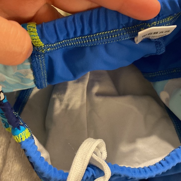 Boys, swim set, pants and top, long sleeve shirt, shark design, GUC, 5-6 size - Picture 3 of 4